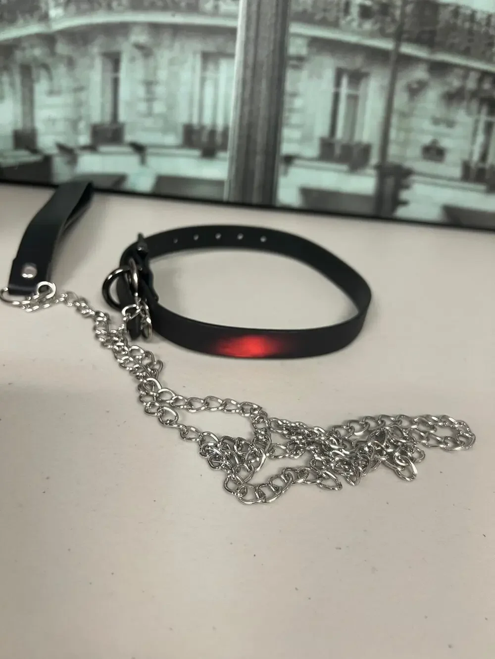 Heat-Sensitive Thermochromic Leather Choker with Leash